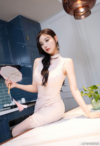 女王舔脚话题精选